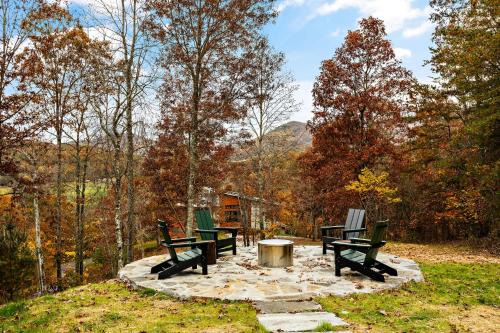 Young Harris Casa | Wildcat Modern - 2br Firepit, Deck Dog Friendly