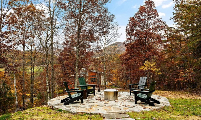 Young Harris Cabina | Wildcat Modern: Elegant mountain retreat with fire pit, deck, elevated furnishings, and pool and gym