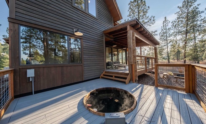 Eureka Casa | Wilderness Club Cabin – Sleeps 7