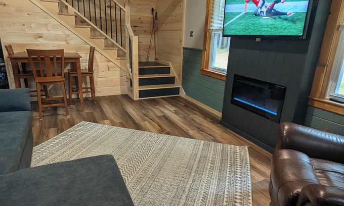 Franklin County Cabina | Wilderness Retreat 3-bedroom cabin in Eustis, Maine