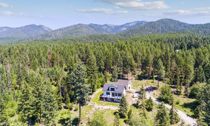 Kalispell Casa | Wilderness Retreat-Gorgeous home on 5+ acres with amazing views