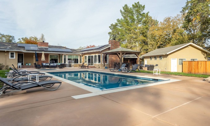 Sonoma Villa | Wildflower by AvantStay | Gorgeous Wine Country Home w/ Pool!
