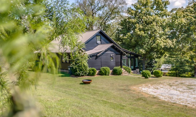 Leipers Fork Casa | Granja de Flores Silvestres - Retiro elegante de Leiper's Fork en 15 acres con estanque