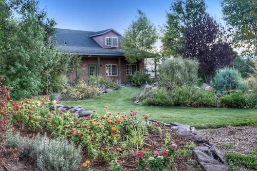 Sevier County Casa | Wildland Gardens Farm House w Private Hot tub