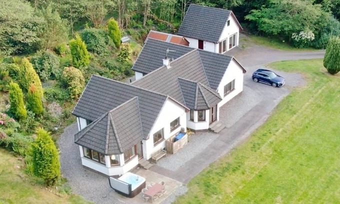 West Laroch Cabaña | Cottage Wildwood y sala de juegos