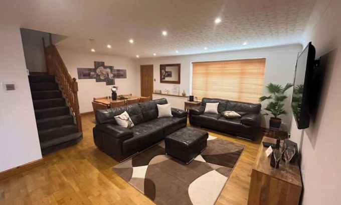 West Bridgford Casa | Wilford Charm: Spacious 3-bedroom retreat in Nottingham