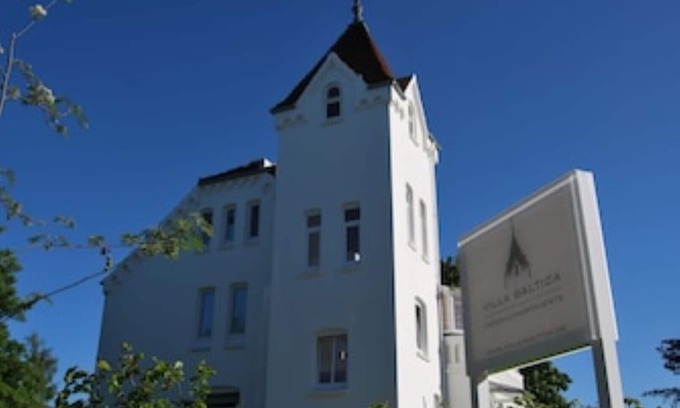 Neu Schonberg Apartamento | Wilhelminian style villa on Holstein's Baltic Sea