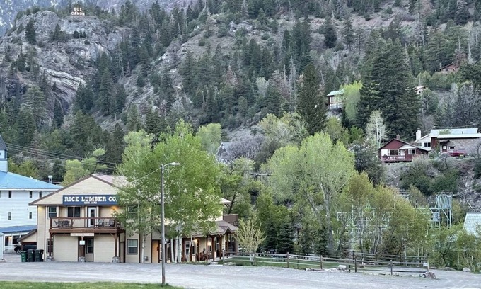 Ouray Condominio | Will it be ICE AXE, CRAWLER, NORDIC? 1200MGPS-Mtn Views! On River! BBQ & yard!