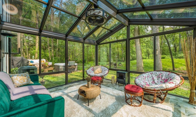 Zenda Cabaña | Williams Bay beach cottage with hot tub on 2-acres