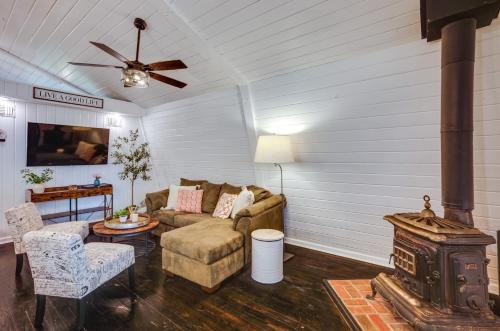 Willis Casa | Willis Vacation Rental about 2 Mi to Lake Conroe!