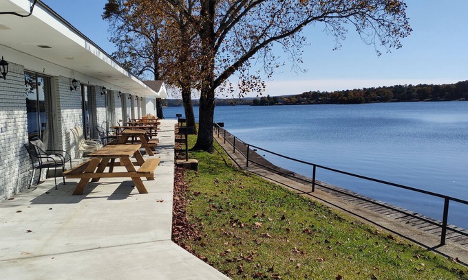 Hot Springs Hotel | Willow Beach Resort
