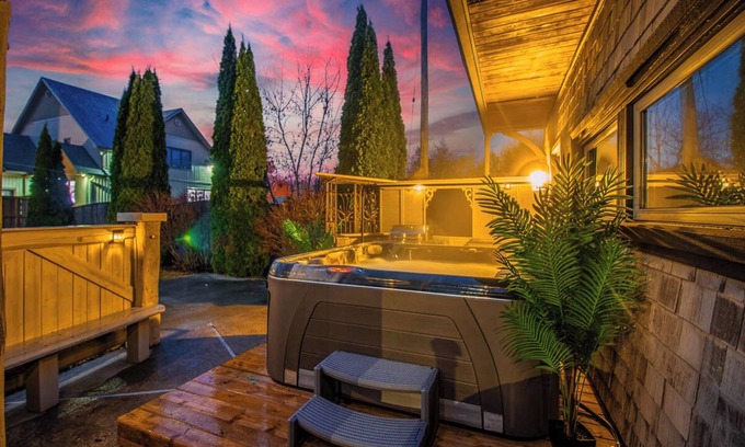 Georgina Casa | Willow Beach Retreat Lake Front