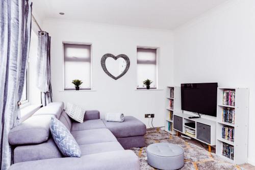 Flookburgh Casa | Willow Chalet near Cartmel & Lake Windermere
