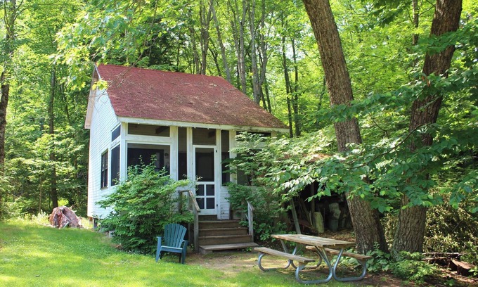 North Sebago Cabaña | Willow Cottage-Private Beach-Pets Welcome - Round Table Lodge, Sebago, Maine