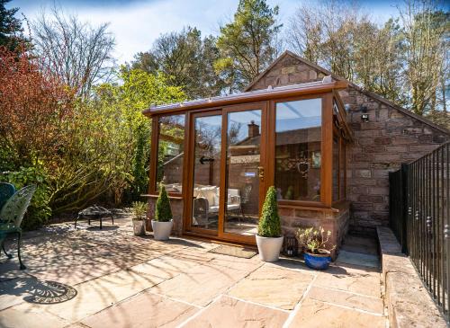 Upper Hulme Casa | Willow cottage with private hot tub