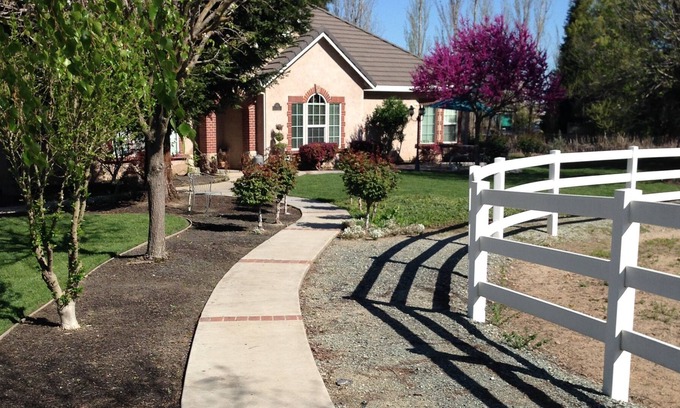 Oakdale Otro | Willow Creek Ranch - Welcome Traveler, Now Rest!