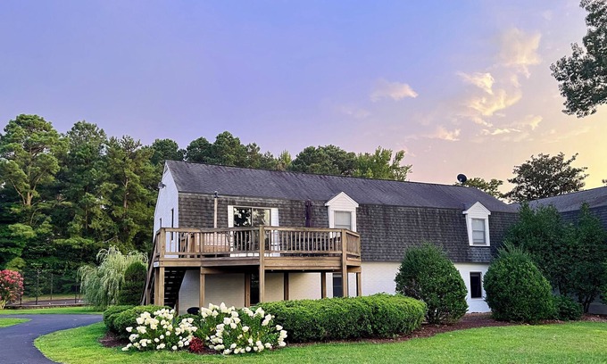 Dutton Casa | Willow Point Waterfront Home