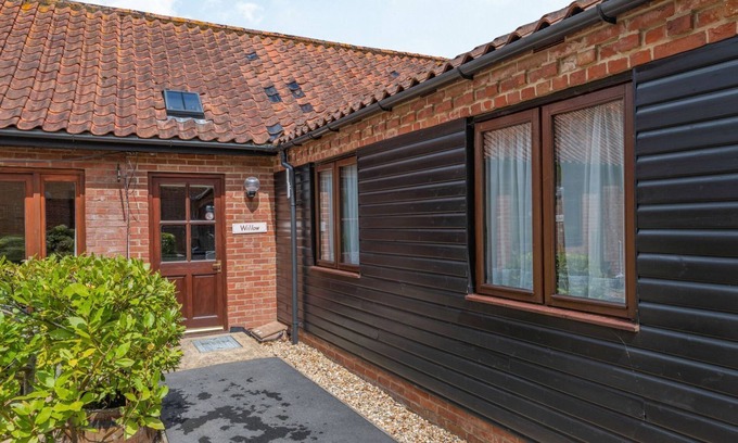 Foxley Casa | WILLOW, romantic, with a garden in Foulsham