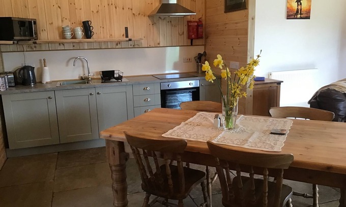 Westbrook Court Cabaña | Willow Spacious self catering near Hay on Wye