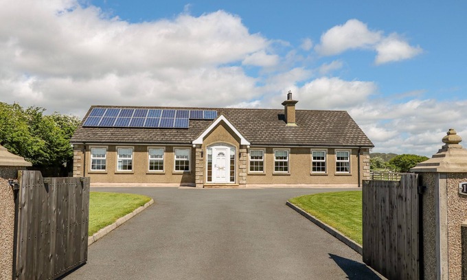Newry Casa | WILLOW TREE FARM HOUSE, family friendly in Jonesborough