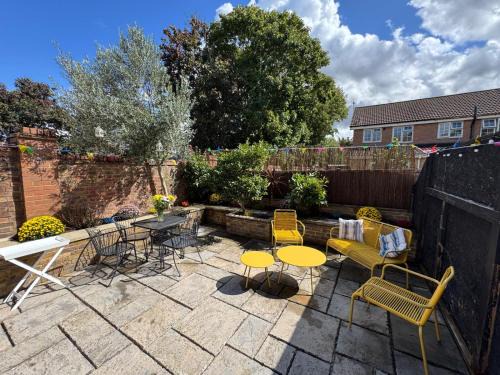 Yeading Casa | Willow Tree Retreat Airport Friendly 3BR House, with Garden & Office