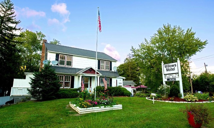 Williamstown Hotel | Willows Motel