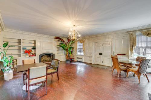 Wilson Casa | Wilson Family Home Walk to Community Rec Center!