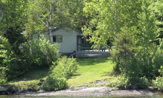 Greenville Cabina | Wilson Pond Cabin on Lower Wilson Pond