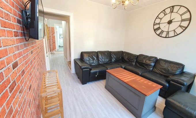 Luton Casa | Wimborne House, 3BR, Airport, M1, 6 beds