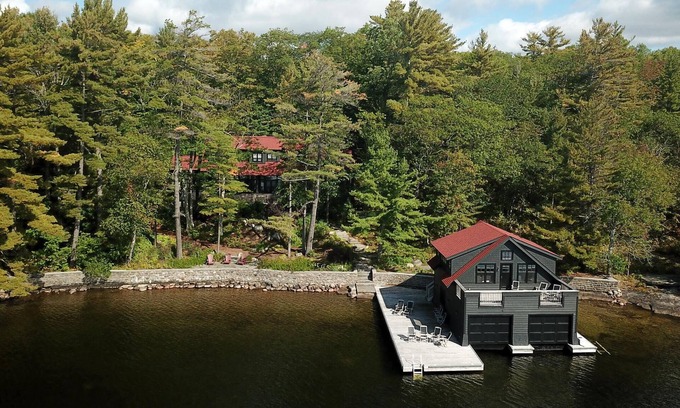 Windermere Cabaña | Windermere! South! Private! Wallsend is Muskoka Classic Luxury!