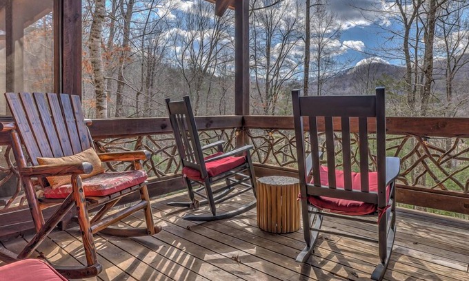 Cherry Log Cabina | Winding Log Ridge- Se aceptan mascotas | Porche proyectado | 11 millas del centro