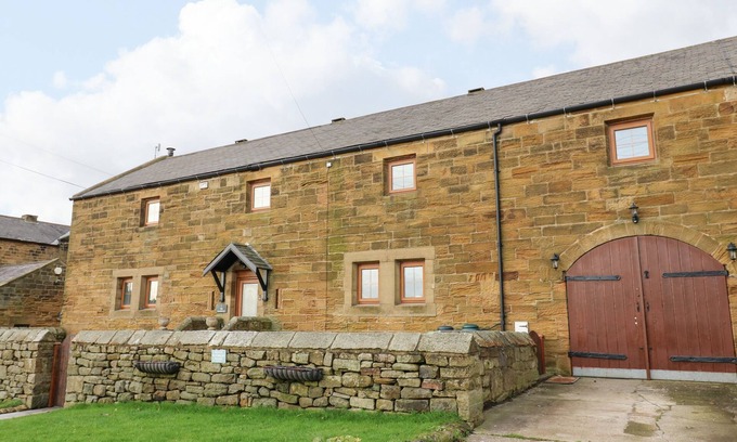 Woodhorn Cabaña | WINDING WHEEL COTTAGE, pet friendly, with open fire in Ashington