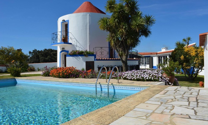 Cercal Casa | Molino de viento con la piscina en Cercal do Alentejo