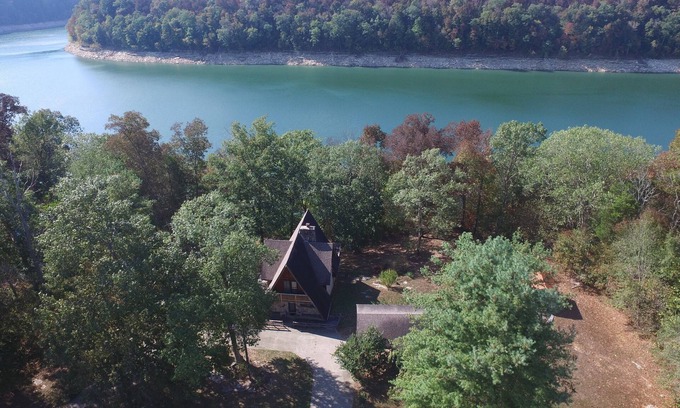 Burnside Casa | Window Lake, vista de cristal del lago Cumberland, a minutos de Safe Harbor Marina