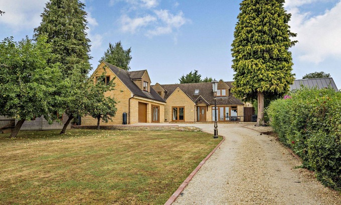 Chipping Norton Casa | Windrush - Large House with Stunning Rural Views
