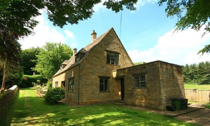 Longborough Cabaña | WINDY RIDGE COTTAGE, pet friendly, with open fire in Longborough