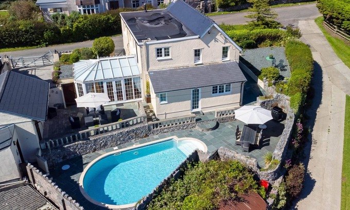 Crynant Cabaña | Windy Ridge Cottage - 5 Bedroom Holiday Home - Oxwich