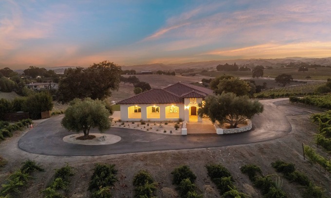 Paso Robles Casa | Wine Country Escape w/Views + Wine Cellar & Gym | Caterina Dusi Vineyard