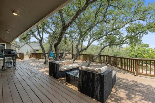 Spicewood Casa | Wine Country Retreat – with a lake view!