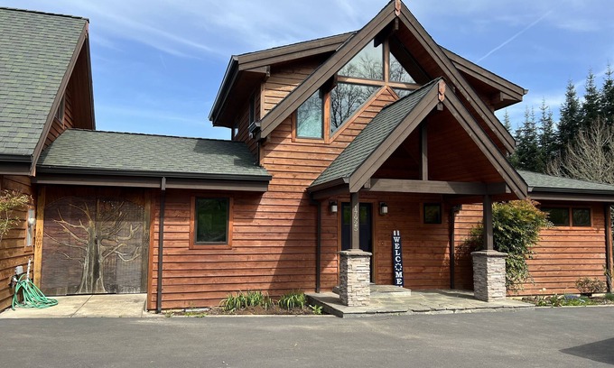 Hillsboro Casa | Wine Country Tree House! Come and explore wine country in the North West!