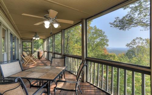 Big Canoe Casa | Wine Down Cottage - Mountain Views Sip Wine Fireside Watch Netflix Play Golf