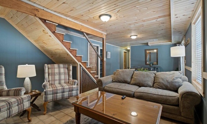 Fennville Casa | Wine Down Cottage - Near Wineries, Large Backyard