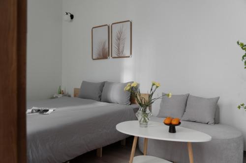 Trang Tien Casa | Wine Room# 1BRS#1 min to Hoan Kiem Lake#Balcony#Operahomestay# Netflix