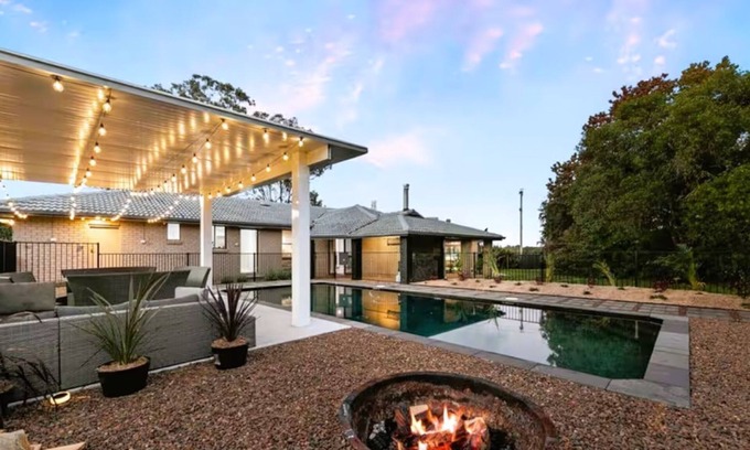 Nulkaba Casa | Wine Stop Quarters Pool, Tour, Pickup Wineries