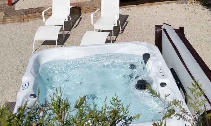 Jaulny Chalet De Esquí | Tráiler de vino y spa privado.