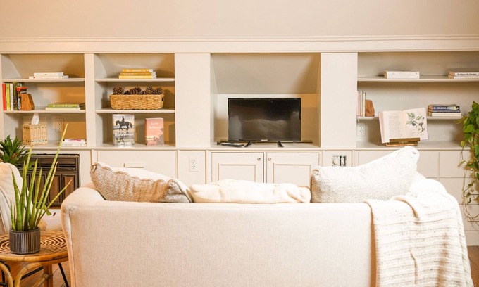 Nottingham Otro | Winery & Vineyard Loft with 1000+ acres of hiking. Farm with Goats & Horses