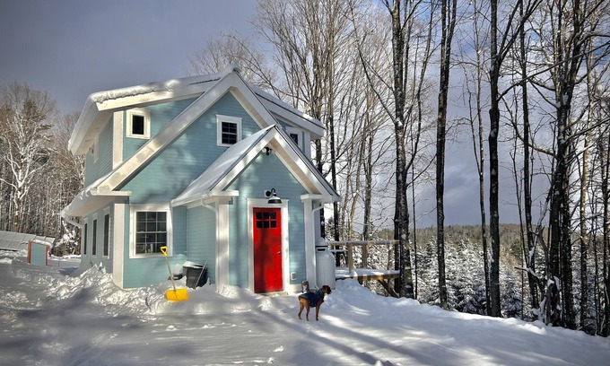 Glover Casa | Winfield Cottage: a hillside farm haven