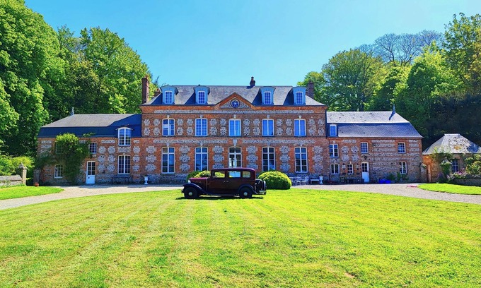 Sassetot-le-Mauconduit Otro | Wing of Château de Briquedalles