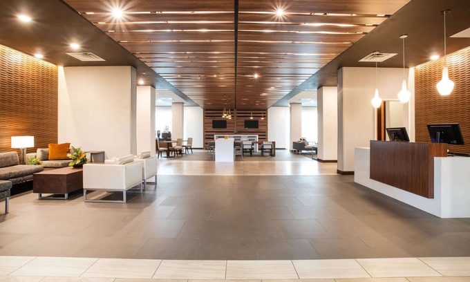 Dupont Hotel | Wingate by Wyndham Denver Airport