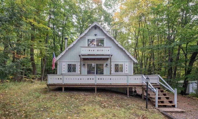 Moultonborough Chalet De Esquí | Winni Chalet w/ lake, beach, & boat launch access
